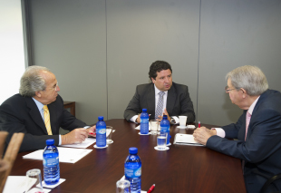 El presidente de la Diputaci�n de Castell�n visita la FUE-UJI